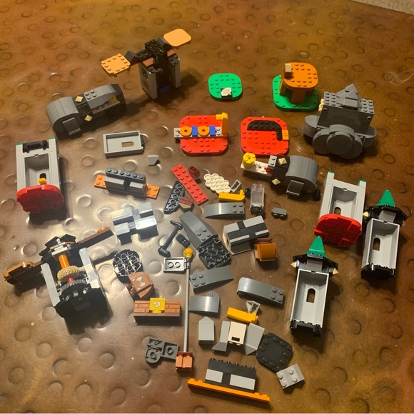 Lego Set Gears lot of Legos Bowser Castle Misc set - Picture 1 of 14